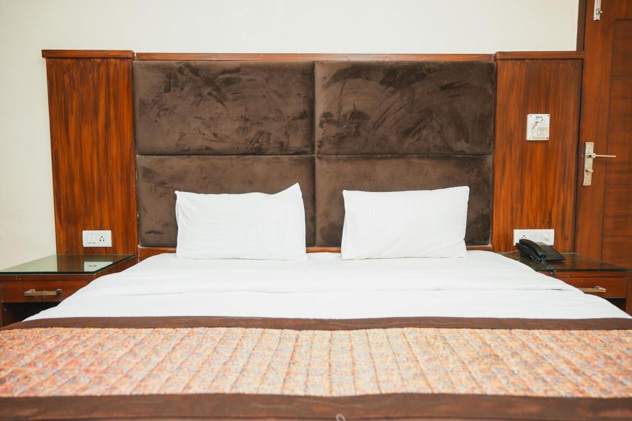 Hotel High 5 Land Delhi  Eksteriør billede